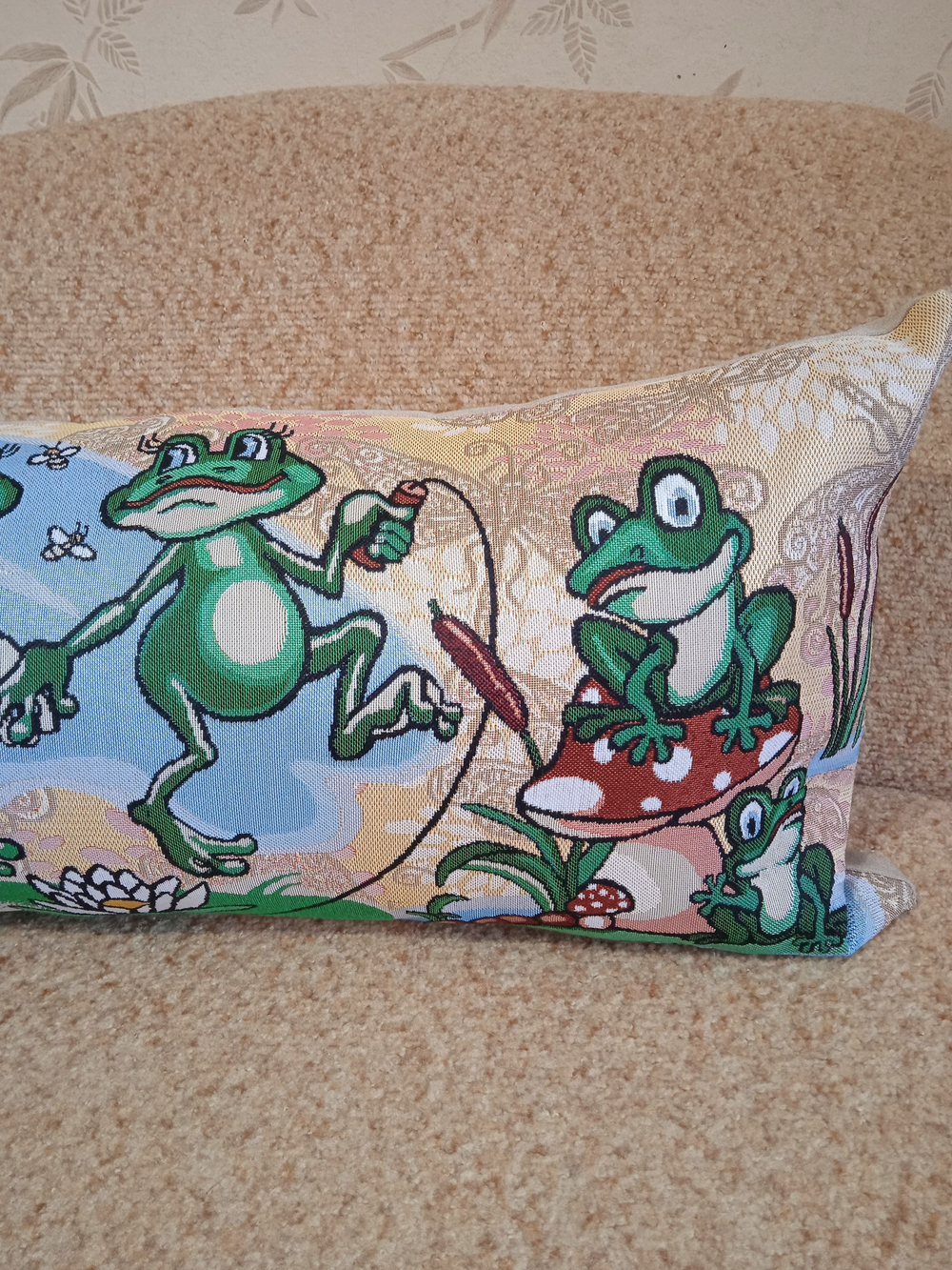 Декоративный гобеленовый чехол Лягушата 34х87