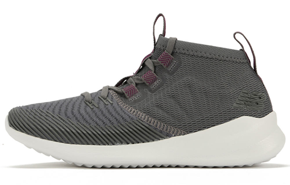 New balance cypher run black top