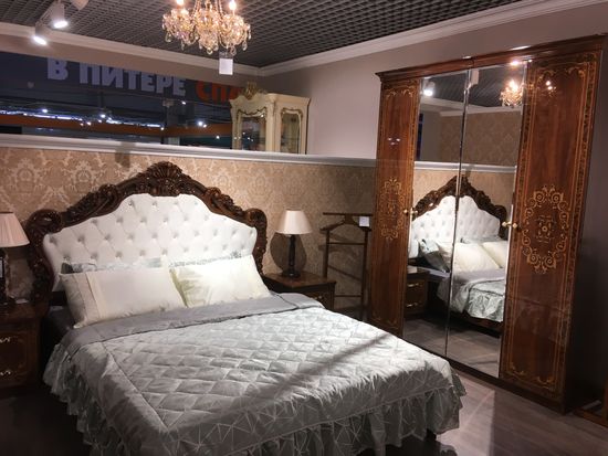 Кровать ПАТРИСИЯ с мягким изголовьем караваджо  глянец