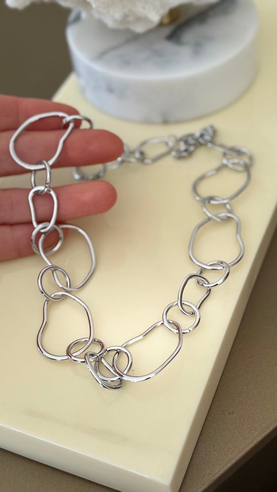 серебристый