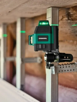 Rokodil / Компактный лазерный уровень 3D, зеленый луч SHARP / RAY AIR, 12 линий, самовыравнивание, аккумулятор на 10 ч, дальность 30 м, максимальная комплектация с пультом и креплением-прищепкой