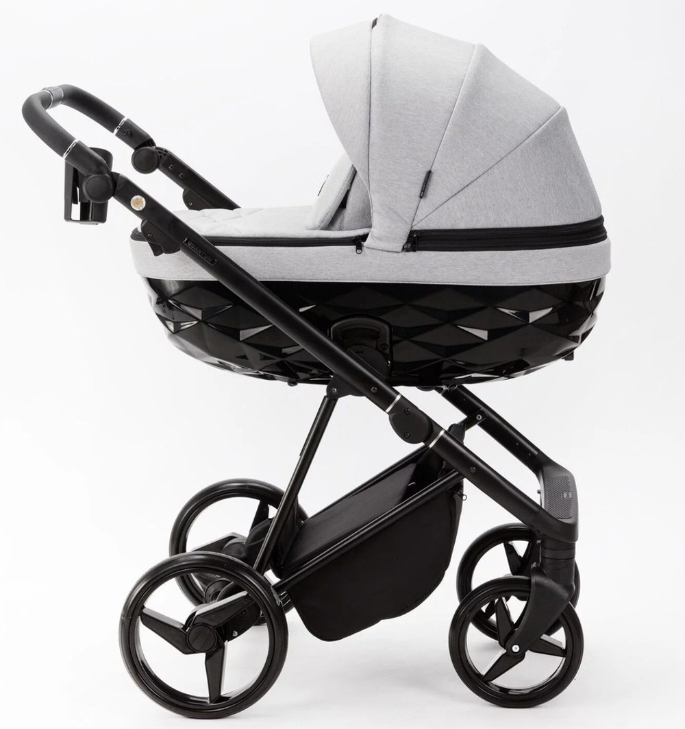 Детская коляска Adamex Quantum 3 в 1 Q-TK10 (СВ.СЕРЫЙ)