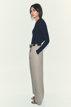 ZARA БРЮКИ ПРЯМОГО КРОЯ С ЗАЩИПАМИ И РЕМНЕМ, СЕРО-БЕЖЕВЫЙ