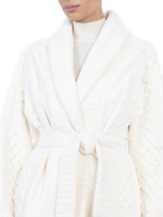 Женское пальто из натуральной норки молочного цвета с поясом