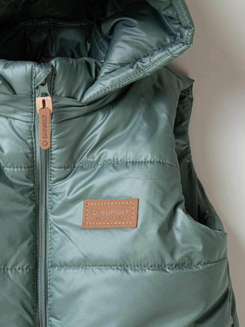 Жилет со съемным капюшоном "Голубая ель"