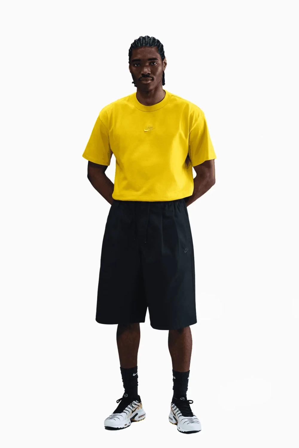 Футболка Nike Sportswear Premium Essentials - желтый