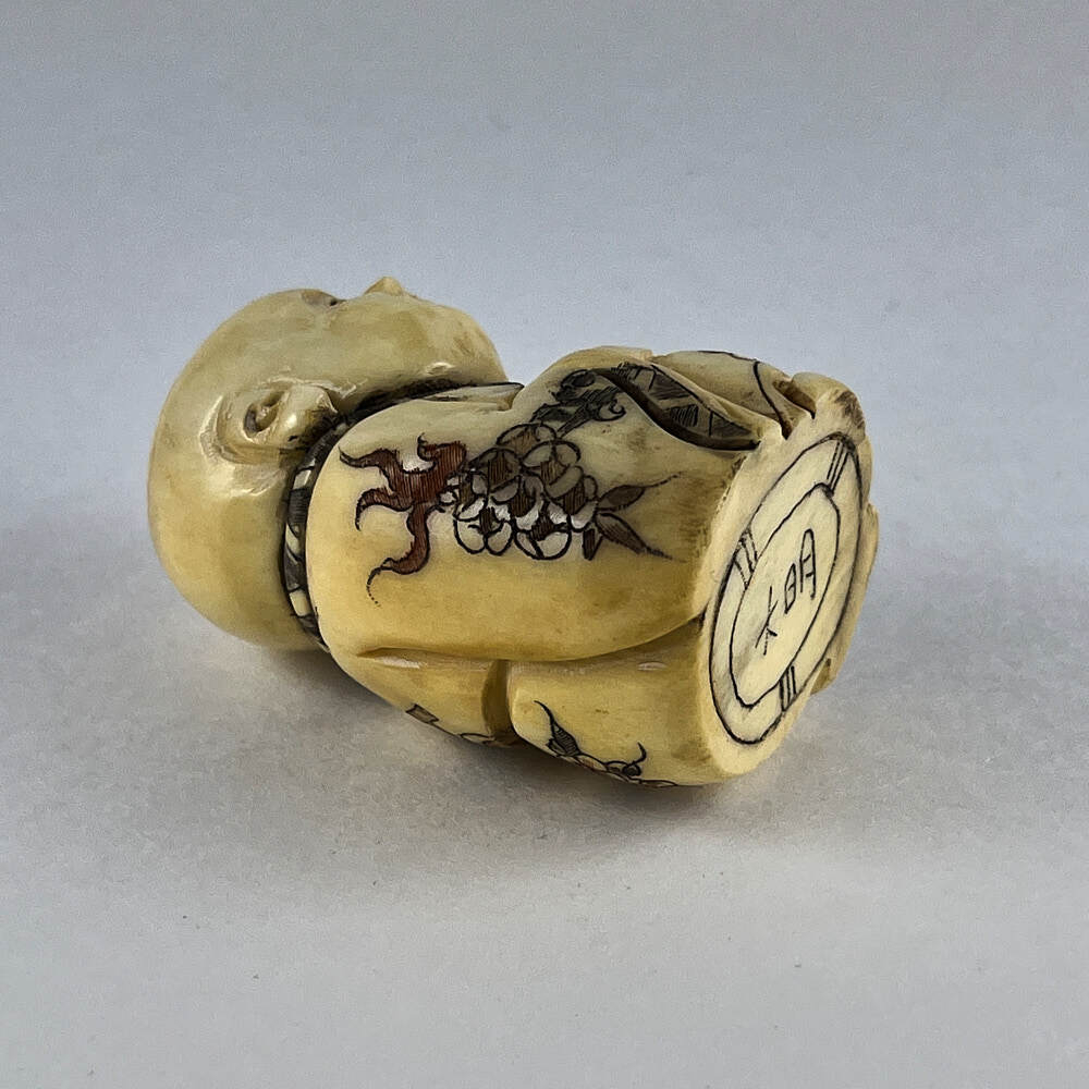 Статуэтка нэцкэ Ребенок Карако в кимоно