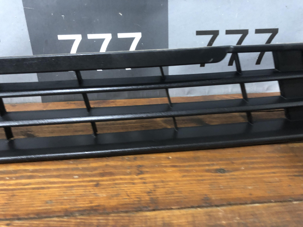 Решетка переднего бампера Volkswagen Polo 6 20-22 Б/У Оригинал 6N5853677