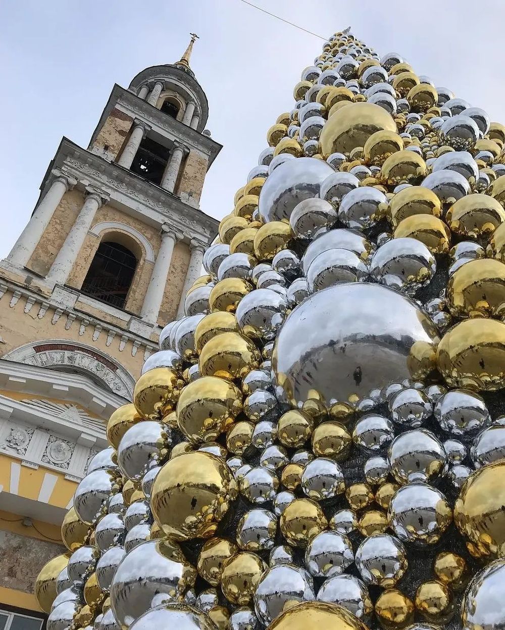 елка из шаров