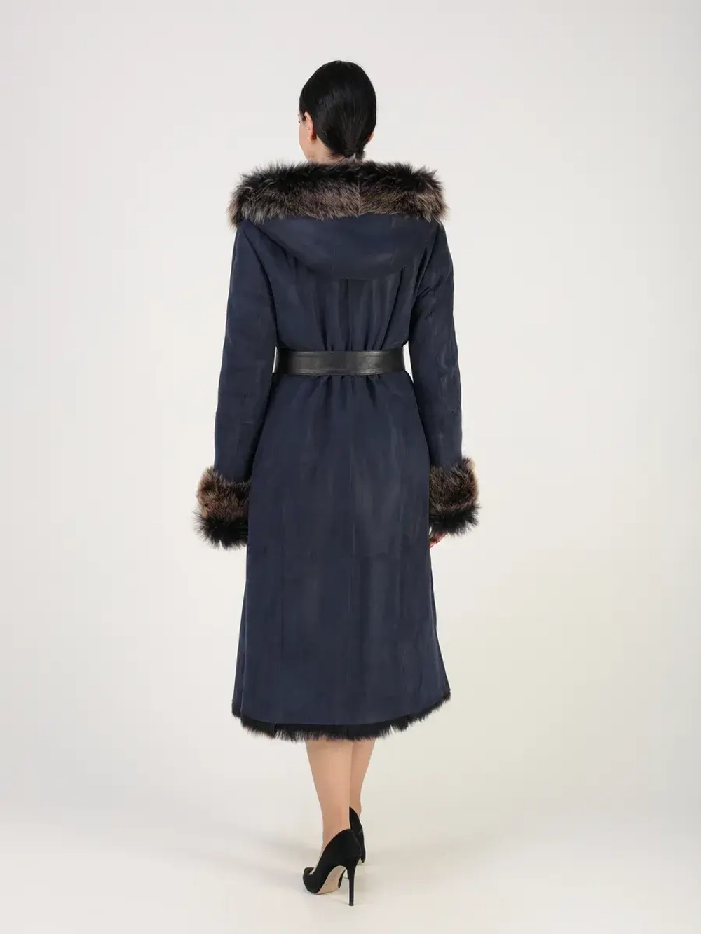 Дубленка зимняя натуральная с капюшоном длинная и теплая