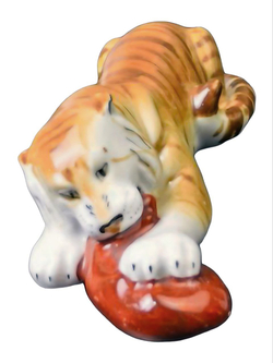 Фарфоровая статуэтка "Тигр с мясом" ЛФЗ