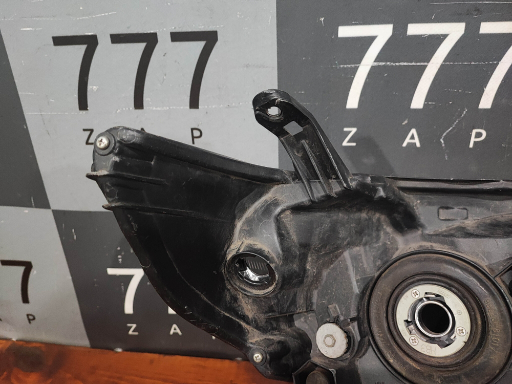 Фара левая Toyota Land Cruiser Prado 150 09-13 Б/У Оригинал 8117060E00