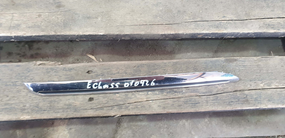 Молдинг решетки радиатора Mercedes E (W213) 16-20 Б/У Оригинал A2138880273