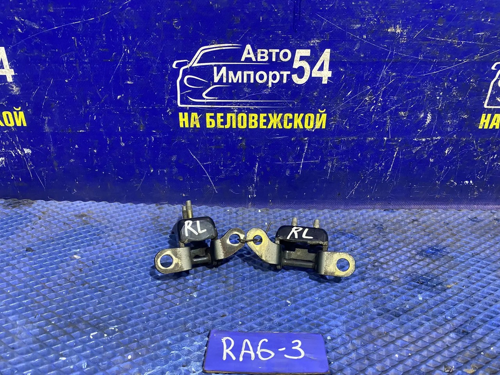 Петля двери задней левой Honda ODYSSEY 2001