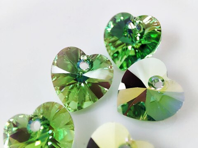 6228-10-peridot AB Кристалл "Сердечко" 10мм, зеленый с теплым переливом