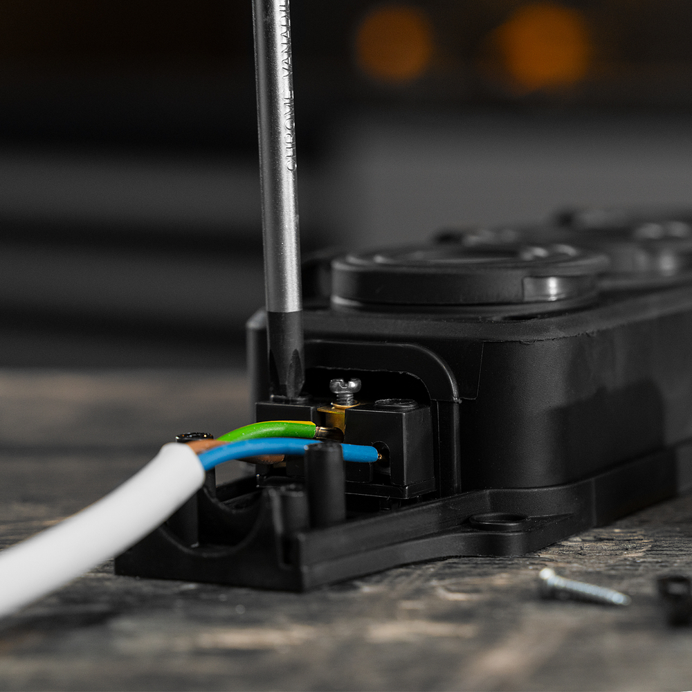 Шнур сетевой Energy Series, ПВС, 1,5 м, 3 x 1 мм, с неразборной вилкой, белый, Denzel