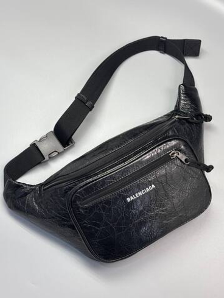 Сумка- слинг Balenciaga