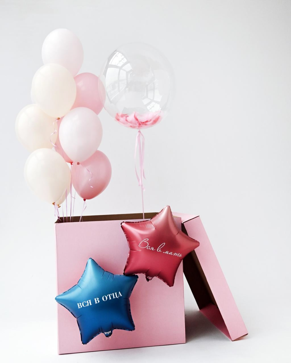 Композиция из гелиевых шаров в коробке Вся в маму