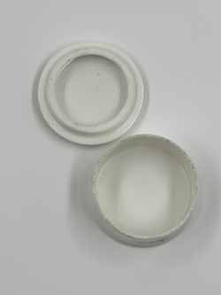 Миниатюрная шкатулка с цветами