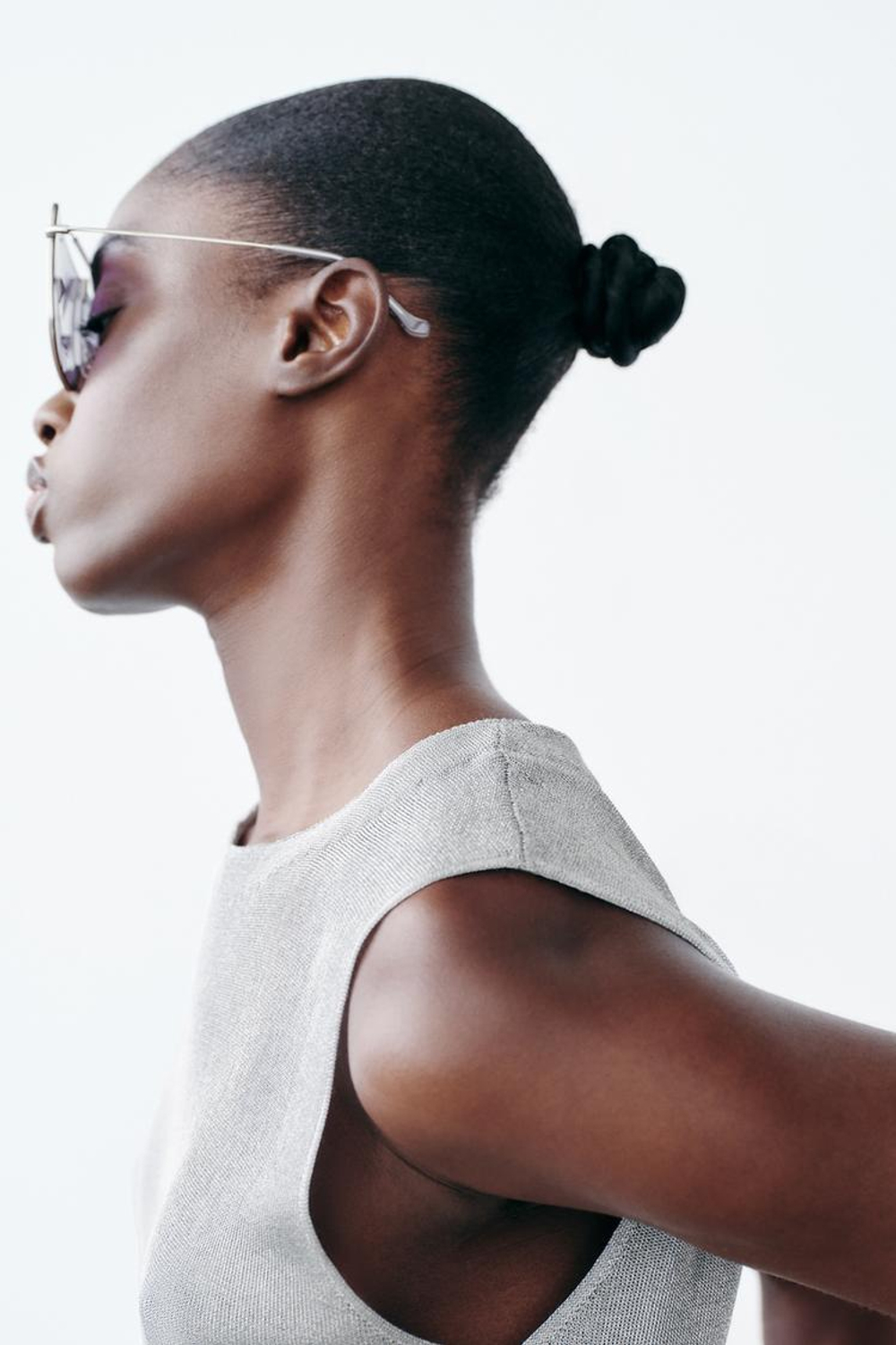 ZARA ОДНОТОННЫЙ ТРИКОТАЖНЫЙ ТОП С БЛЕСТЯЩЕЙ НИТЬЮ, СЕРЕБРИСТЫЙ