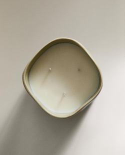 Zara Home Свеча ароматическая Musky Petals 430 г, растительный воск, аромат цветочный древесный, Розовый