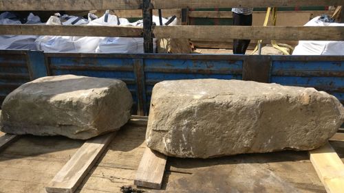 Блок каменный речной жёлтый 300-500мм