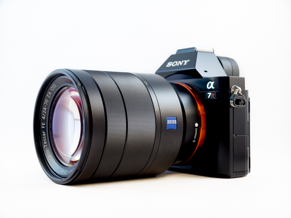 Объектив Sony Carl Zeiss Vario-Tessar T* 24-70mm f/4 ZA OSS (SEL-2470Z), черный