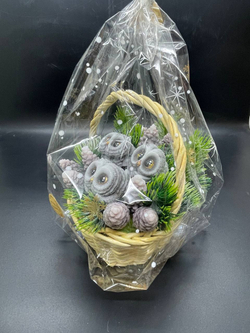 Ароматическое мыло совы и шишки в плетеной корзинке