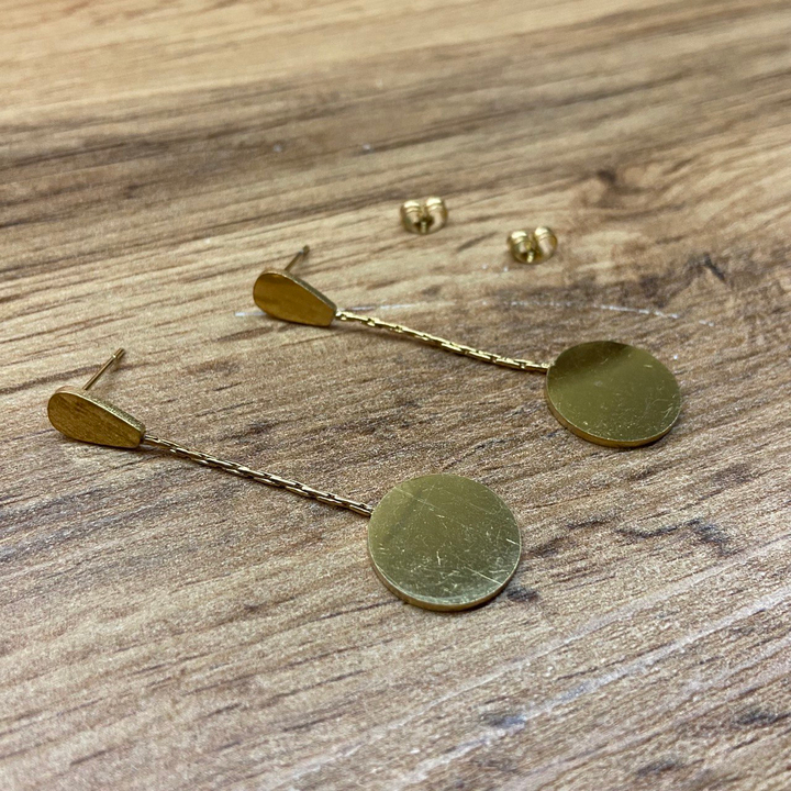 Серьги-гвоздики капля перевернутая жгутики Круг цвет золотистый