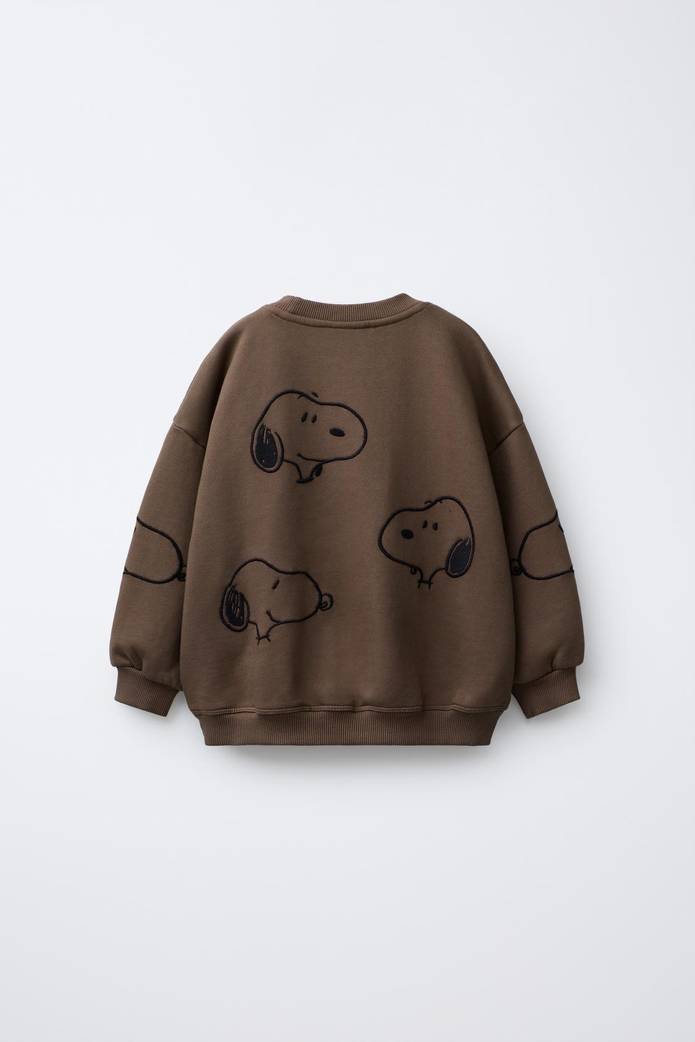 ZARA ТОЛСТОВКА С ВЫШИВКОЙ SNOOPY PEANUTS™, ТЕМНО-КОРИЧНЕВЫЙ