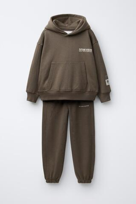 ZARA КОМПЛЕКТ ИЗ ТОЛСТОВКИ С КАПЮШОНОМ И БРЮК-ДЖОГГЕРОВ С НАШИВКАМИ, КОРИЧНЕВЫЙ