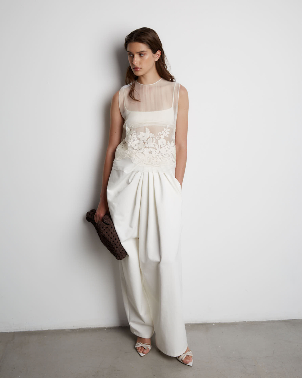 Джинсы молочный