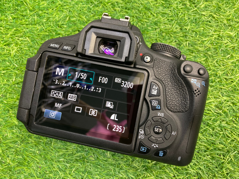Canon 600D + 18-55mm 3.5-5.6 III (8.600 кадров)