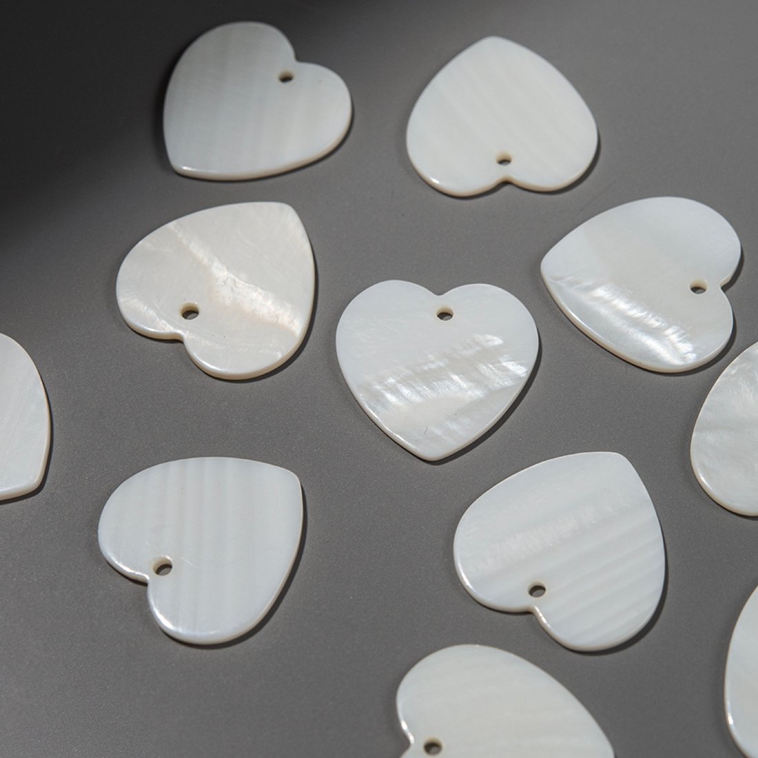 Сердечко из белого перламутра речных ракушек, 20мм