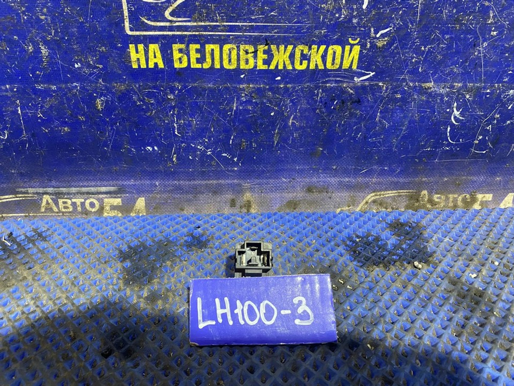 Реле поворотов TOYOTA HIACE 1991