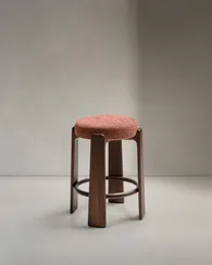 Granite Полубарный табурет из терракотового шенилла и массива ясеня в отделке орех 65 см