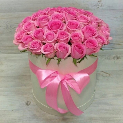 Кремовая коробка из 51 шт розы