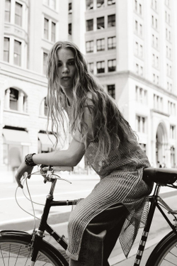 ZARA ПЛАТЬЕ RED С МЕТАЛЛИЗИРОВАННОЙ НИТЬЮ, СВЕТЛО-КОРИЧНЕВЫЙ