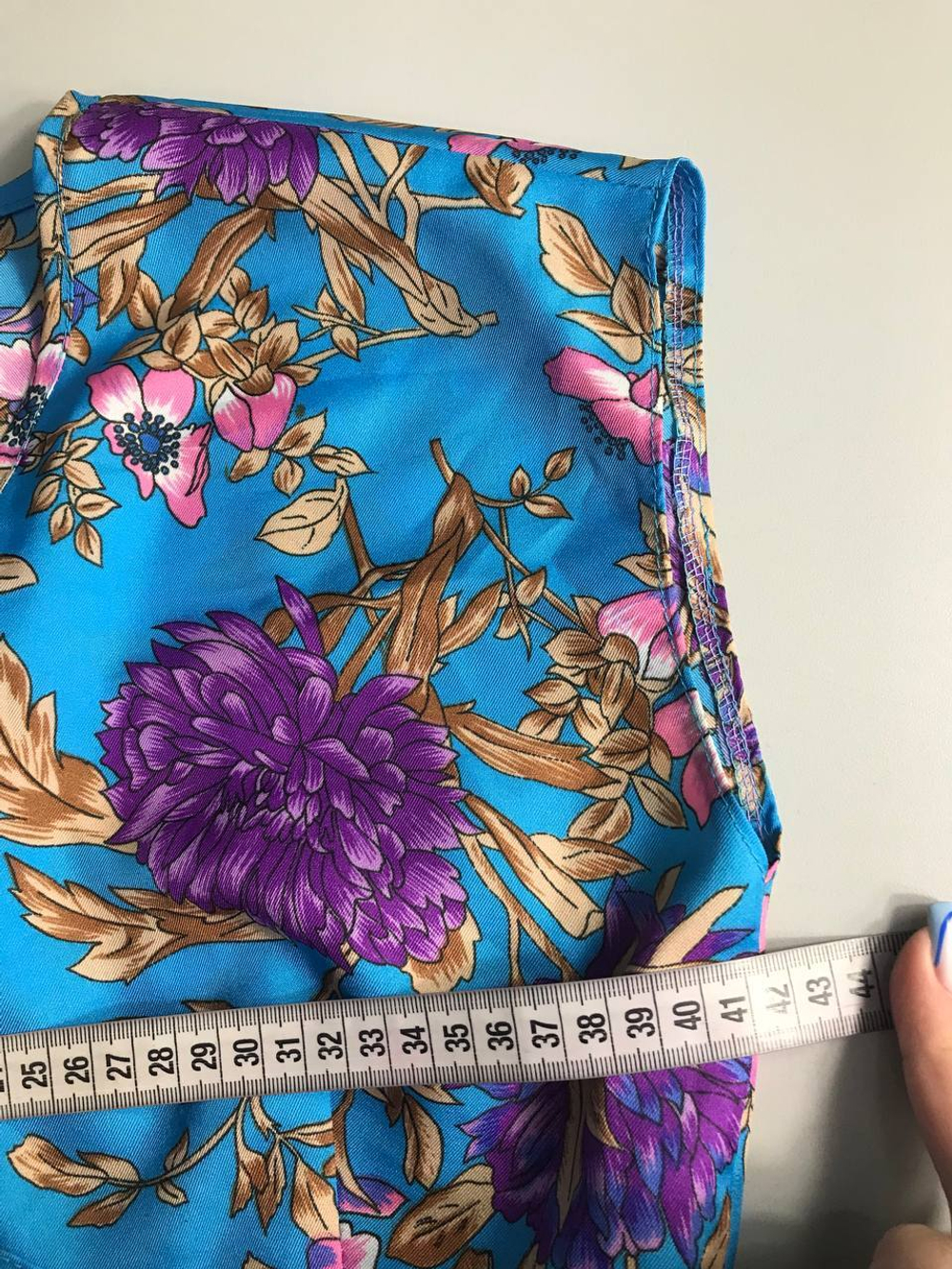 Топ удлиненный и приталенный, визуально 44 размер