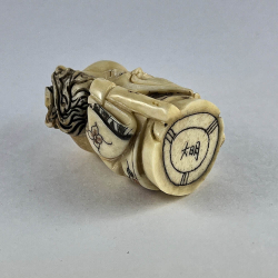 Статуэтка нэцкэ Шоусин с волшебной стростью и персиком