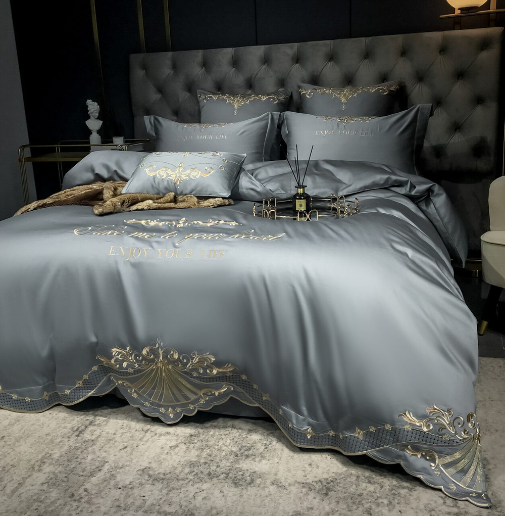 Постельное белье Сатин Гладкокрашеный Вышивка Делюкс на резинке DHCR004