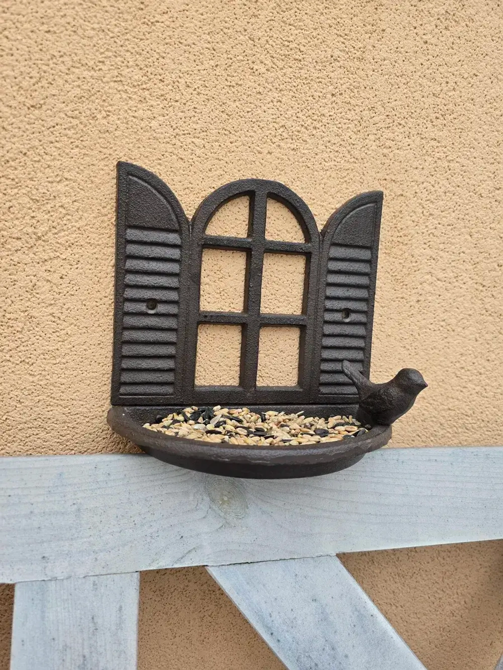 Кормушка для птиц уличная