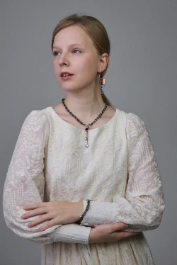 Колье "Амора" из гематита с черным цирконом, оттенок серебро