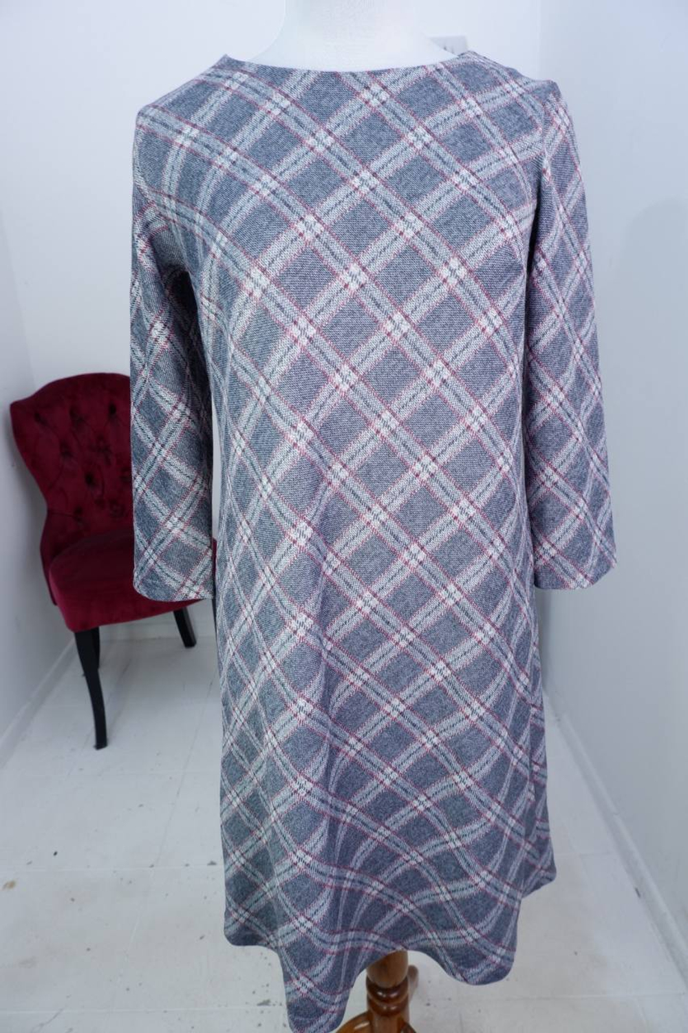 Платье Deniza для трудовых будней, на 48 размер, новое