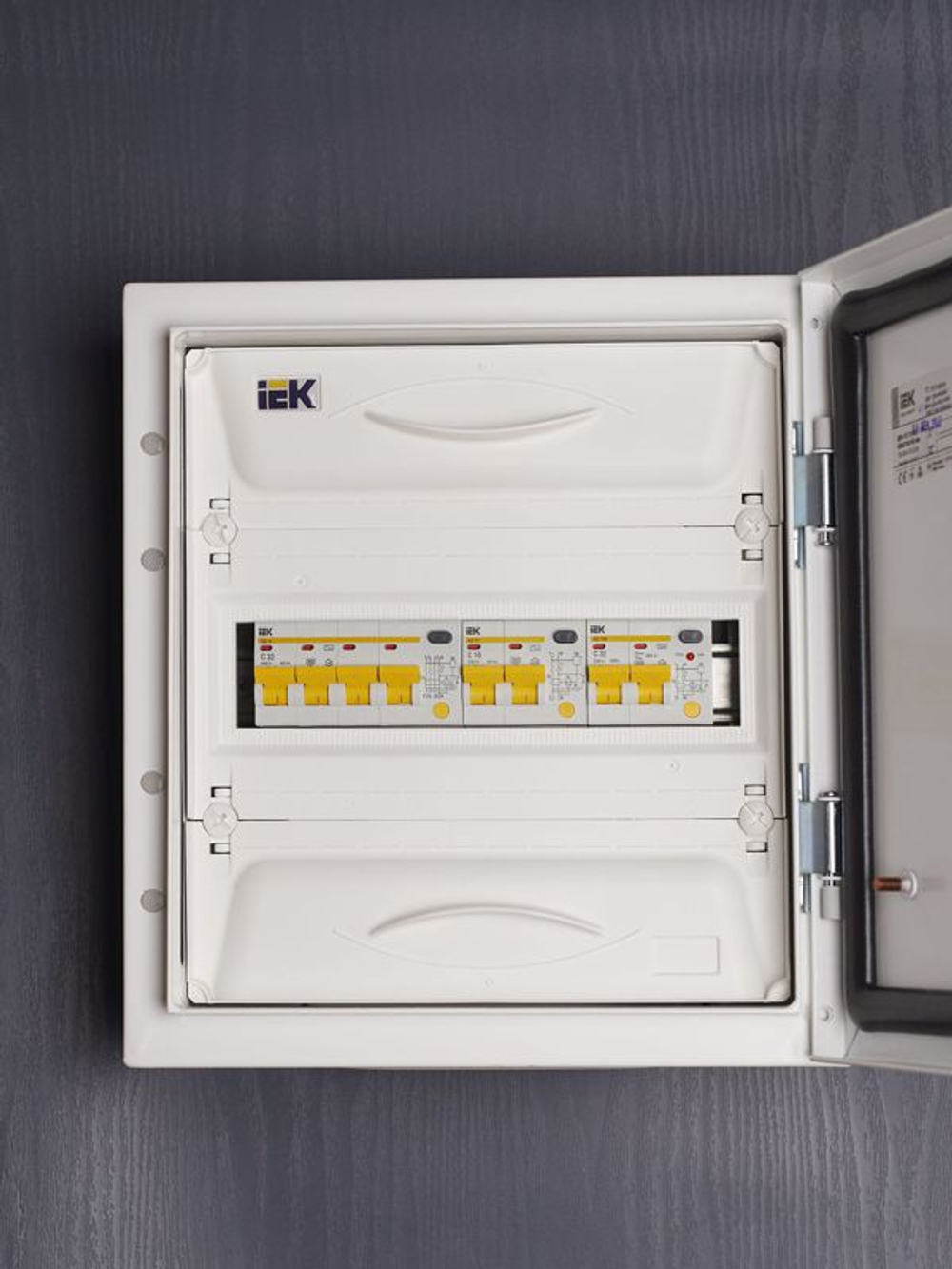 Выключатель автоматический дифференциального тока 2п C 16А 10мА тип AC 4.5кА АД-12 KARAT IEK MAD10-2-016-C-010