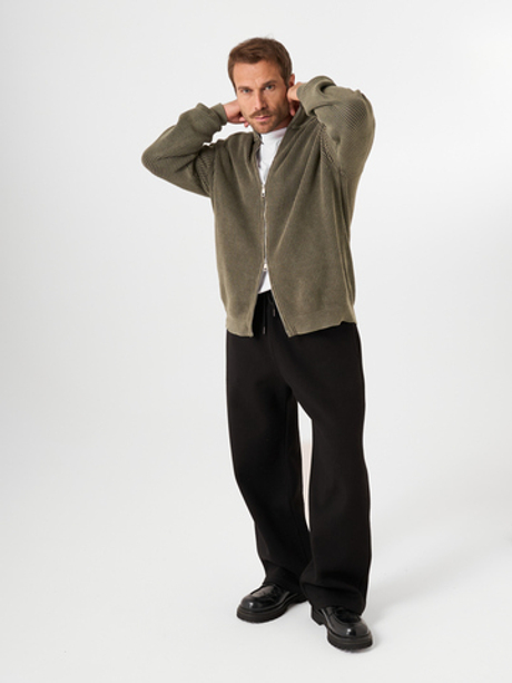 Хлопковый джемпер на молнии QWE в цвете хаки