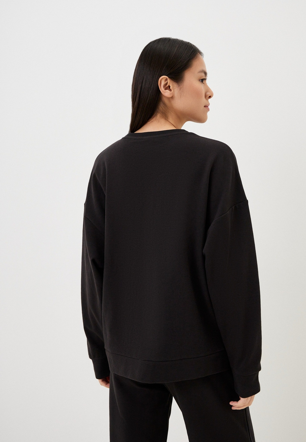 Толстовка женская PUMA ESS+ Relaxed Small Logo Crew FL