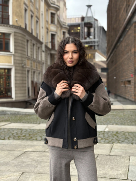 Черная куртка с коричневыми рукавами