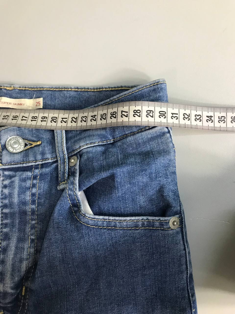 Джинсы Levis скини маркировка 25, на 42 размер