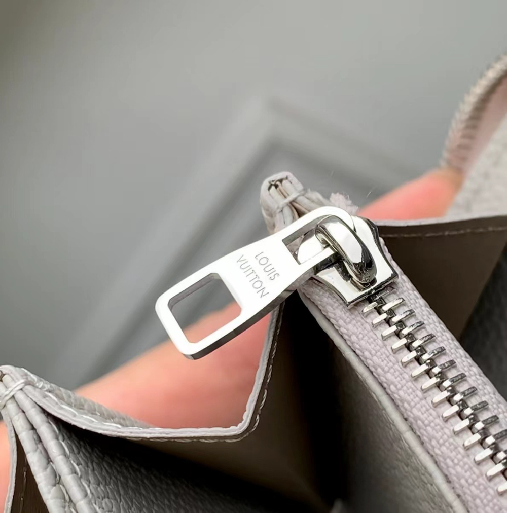 Louis Vuitton Zippy Wallet
